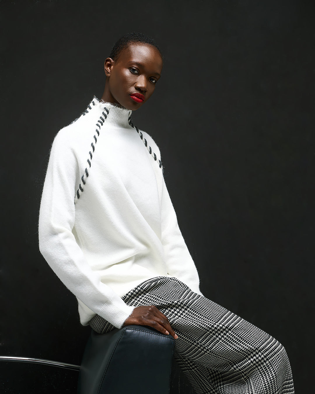Tailor Made - Πλεκτό Off White Πουλόβερ με Ψηλό Γιακά & Χειροποίητη Διακοσμητική Ραφή