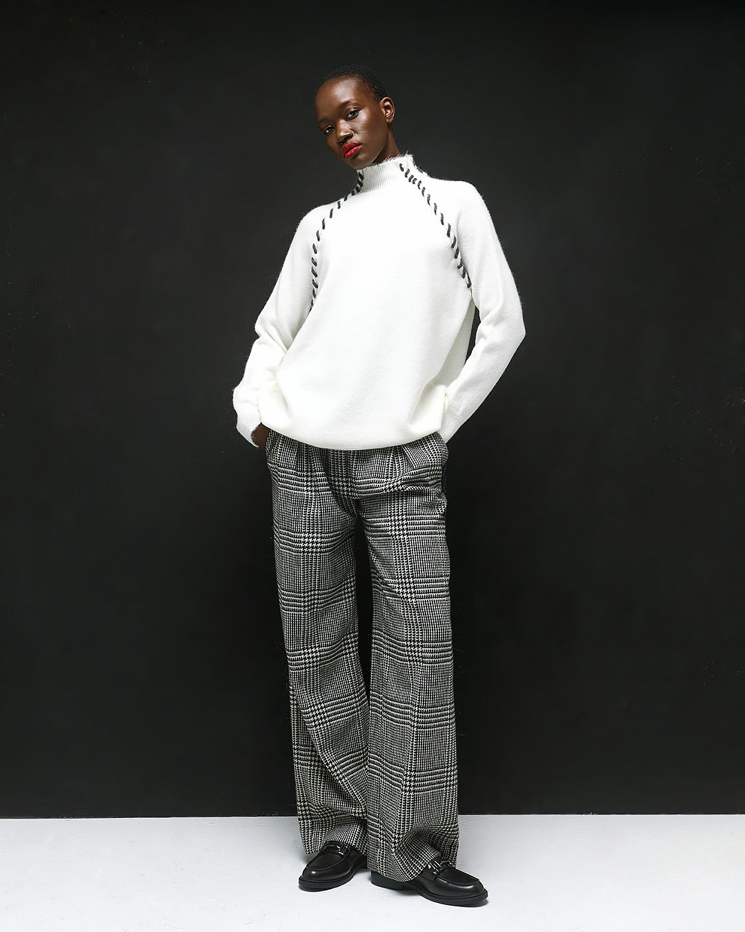 Tailor Made - Πλεκτό Off White Πουλόβερ με Ψηλό Γιακά & Χειροποίητη Διακοσμητική Ραφή