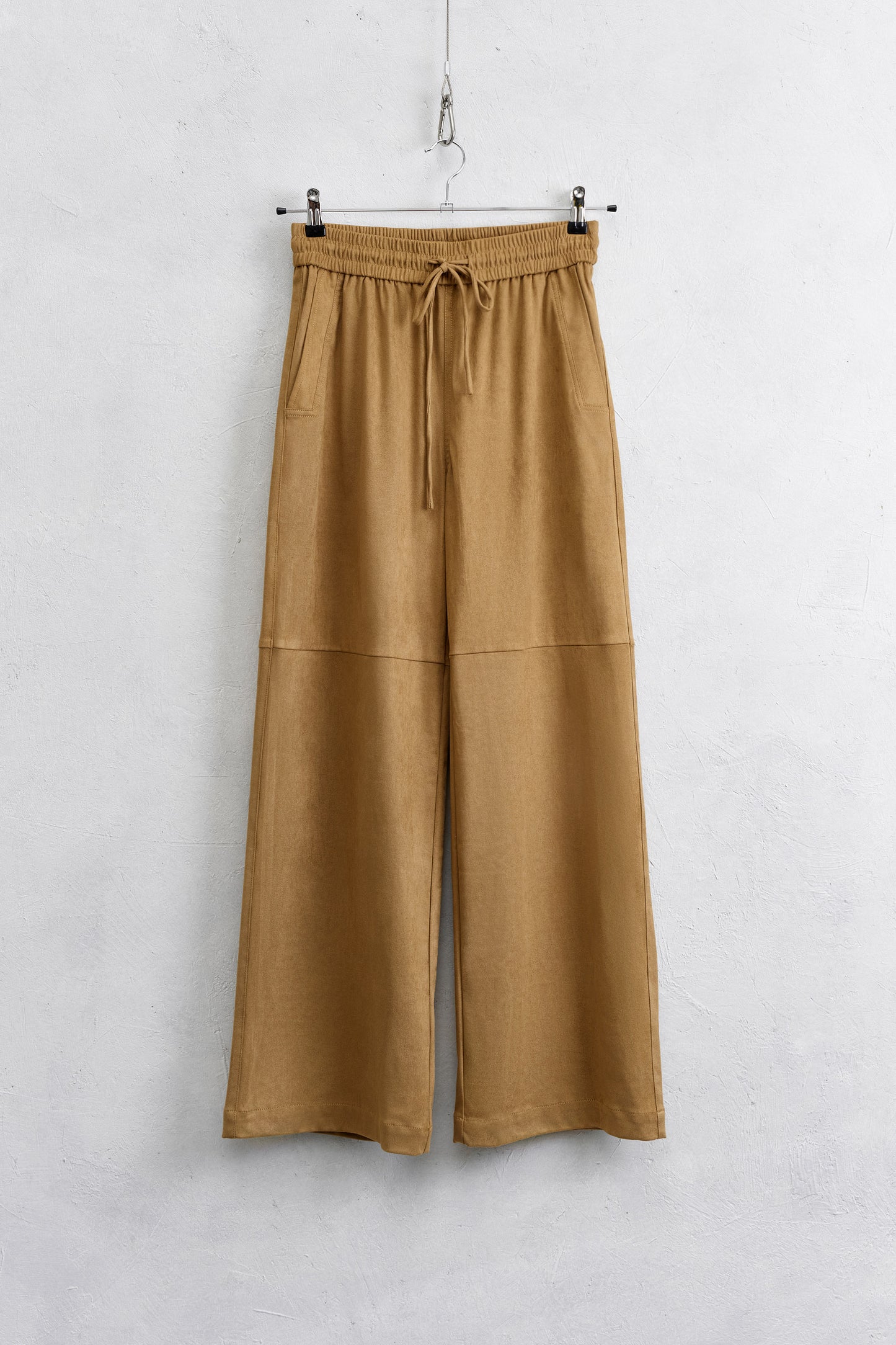 Lumina - Ψηλόμεσο Παντελόνι Τύπου Σουέτ Με Λάστιχο σε Καμηλό Χρώμα