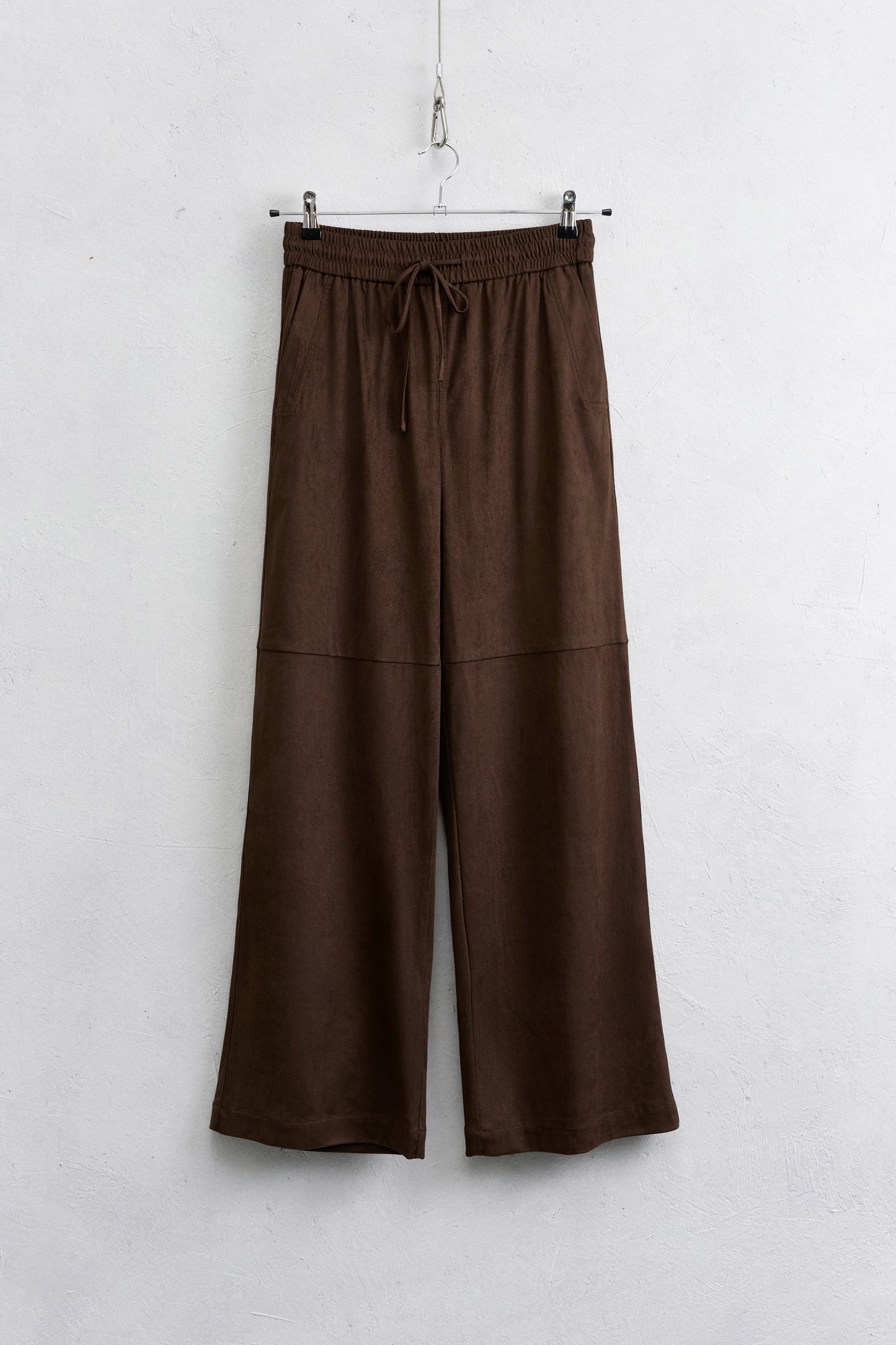 Lumina - Ψηλόμεσο Παντελόνι Τύπου Σουέτ Με Λάστιχο σε Καφέ Χρώμα