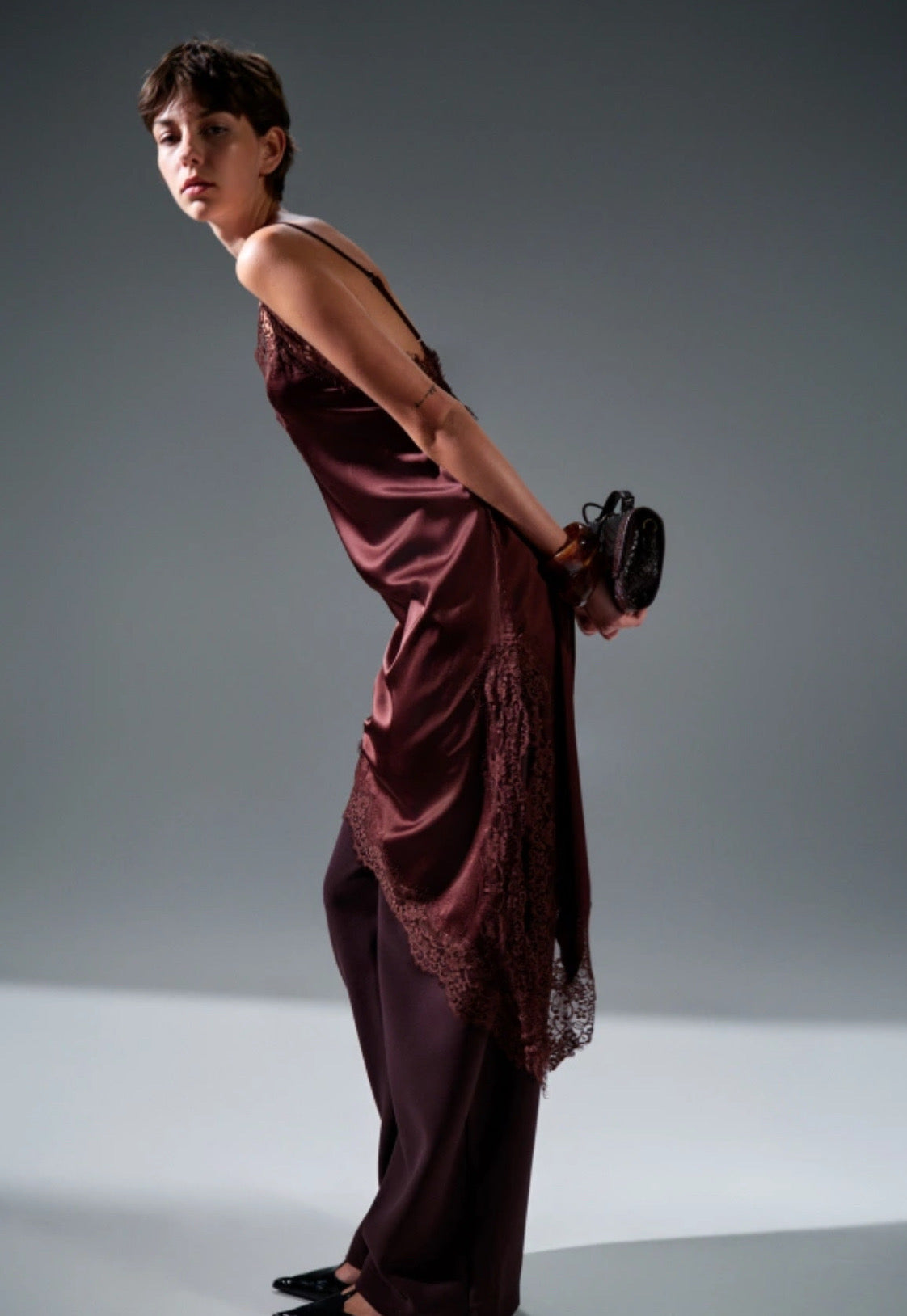 Lumina -Σατέν Φόρεμα Με Δαντέλα & Σκίσιμο