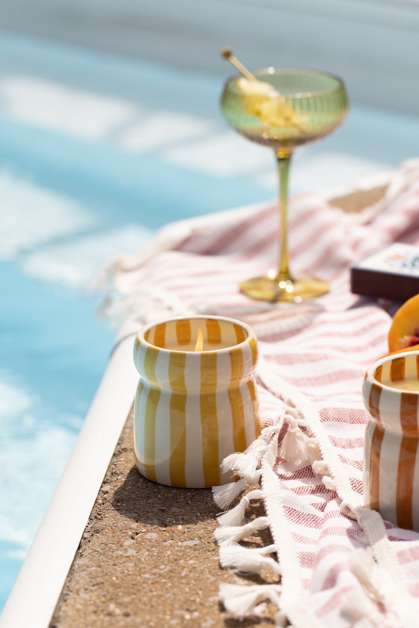 Paddywax Cabana Gold Coast - Φυτικό Κερί 184gr σε κίτρινο ριγέ κεραμικό δοχείο