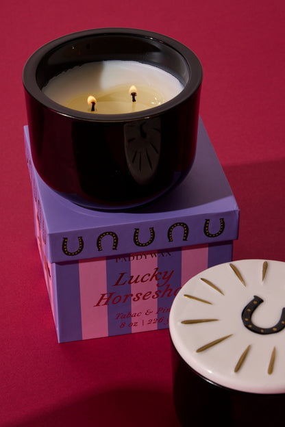 Paddywax Charmed Horseshoe Tabac & Pine - κερί σόγιας σε μαύρο γυάλινο δοχείο 226gr