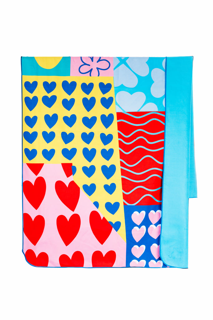 Teeter Totter - Colourful Heart Οικολογική Quick Dry Πετσέτα Microfiber από Ανακυκλωμένο PET με τσαντάκι μεταφοράς