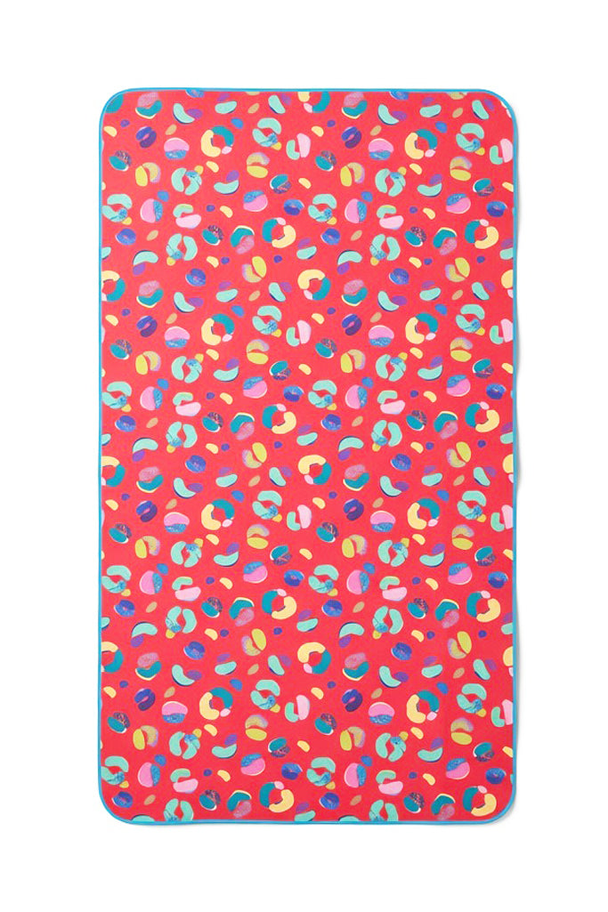 Teeter Totter - Red Leopard Οικολογική Quick Dry Πετσέτα Microfiber από Ανακυκλωμένο PET με τσαντάκι μεταφοράς