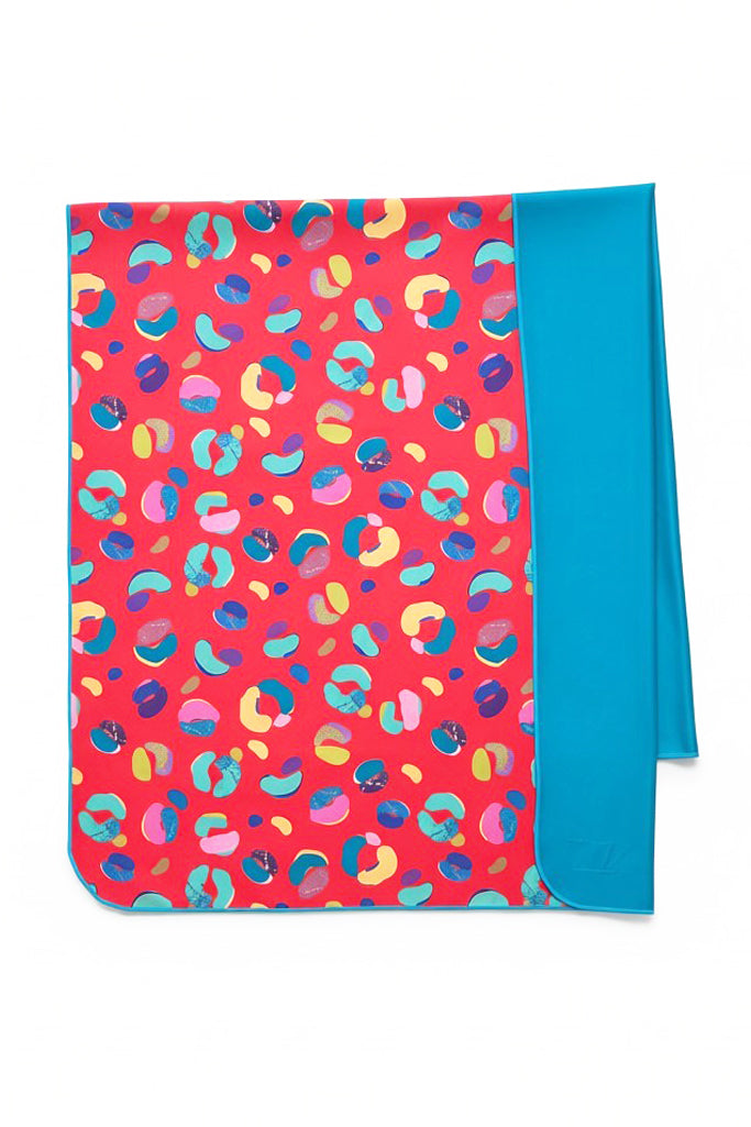 Teeter Totter - Red Leopard Οικολογική Quick Dry Πετσέτα Microfiber από Ανακυκλωμένο PET με τσαντάκι μεταφοράς