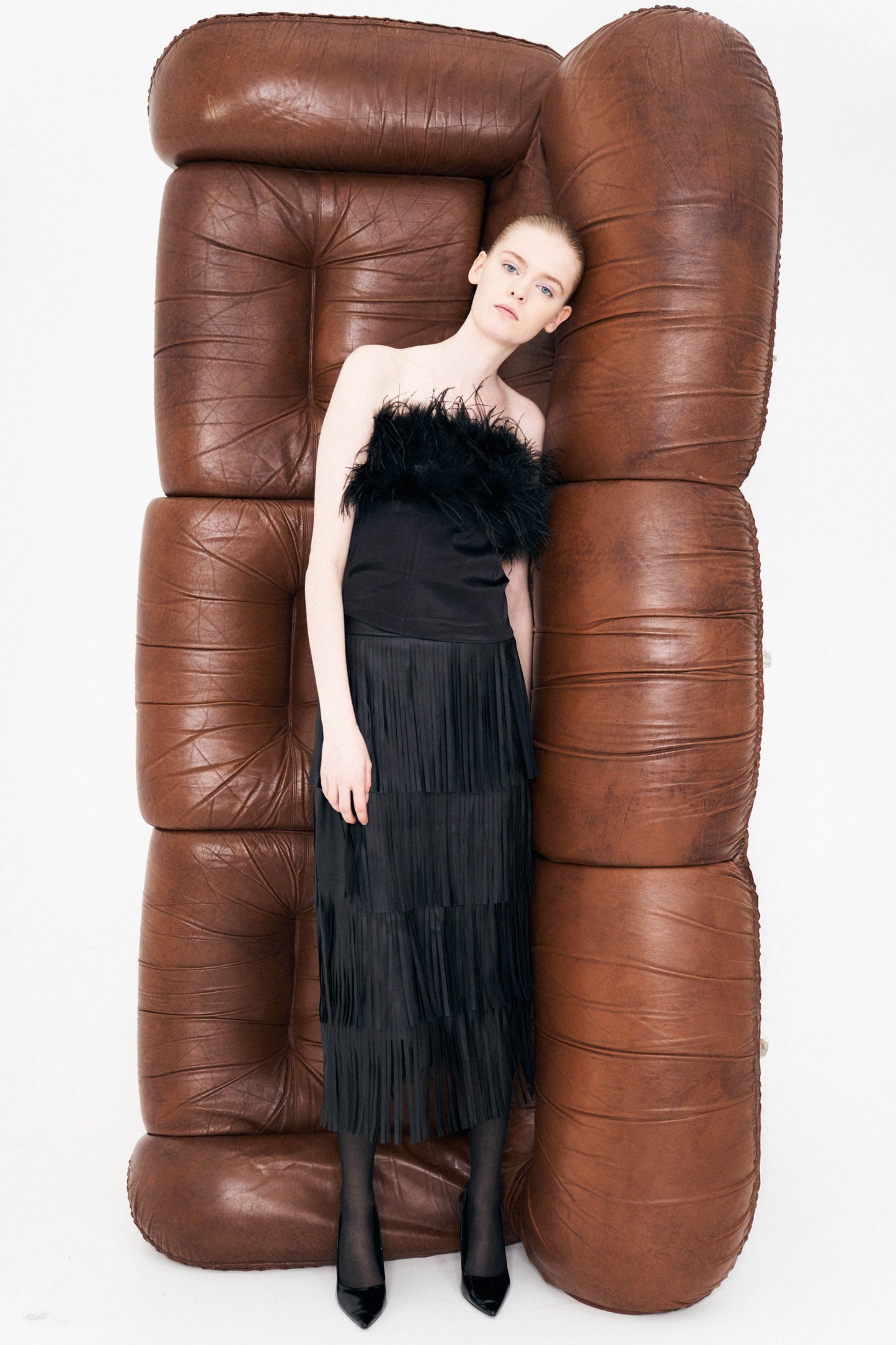 Lumina - Midi Φούστα από Δερματίνη με Πολυεπίπεδα Κρόσσια Μαύρη