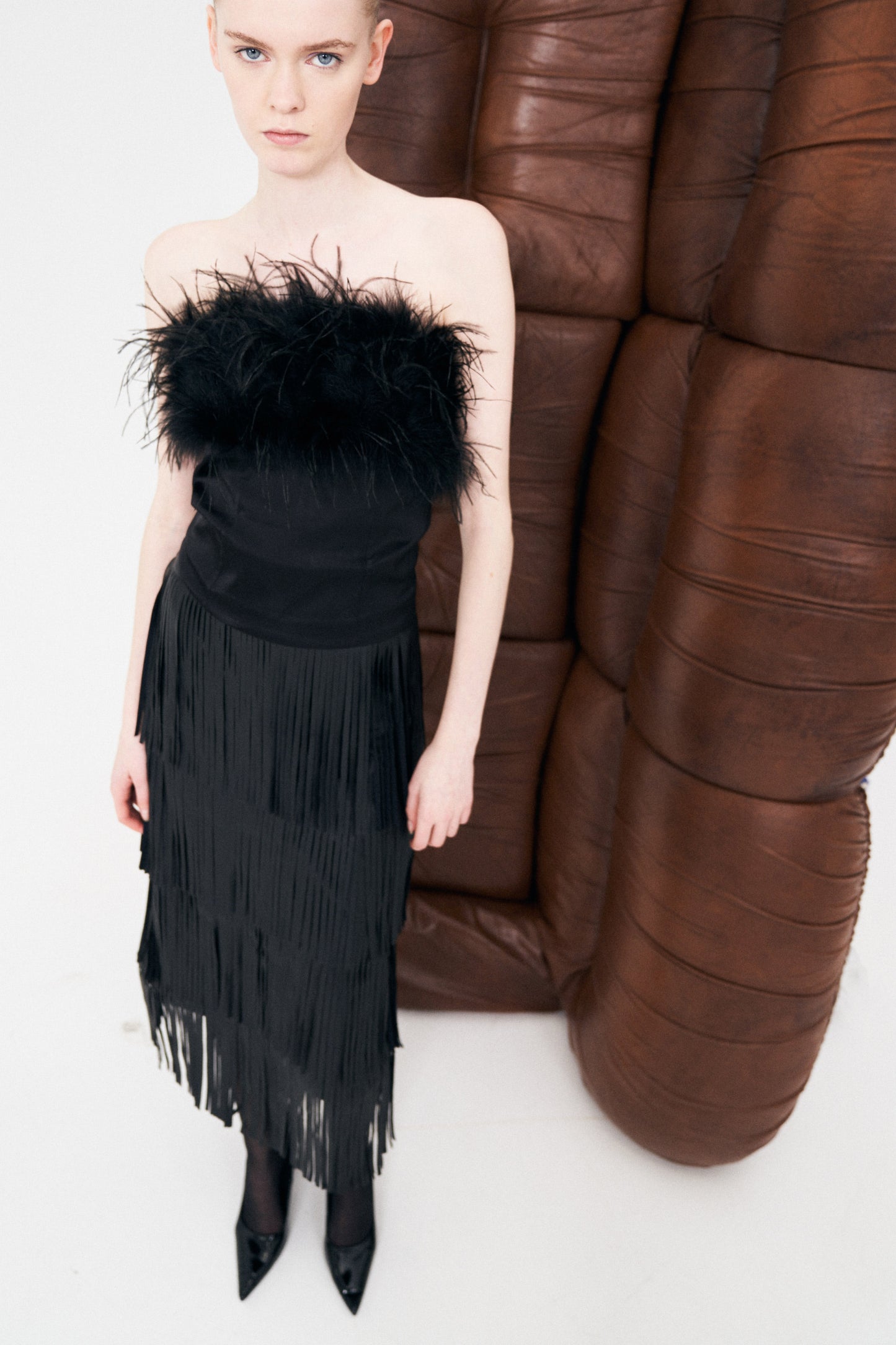 Lumina - Midi Φούστα από Δερματίνη με Πολυεπίπεδα Κρόσσια Μαύρη