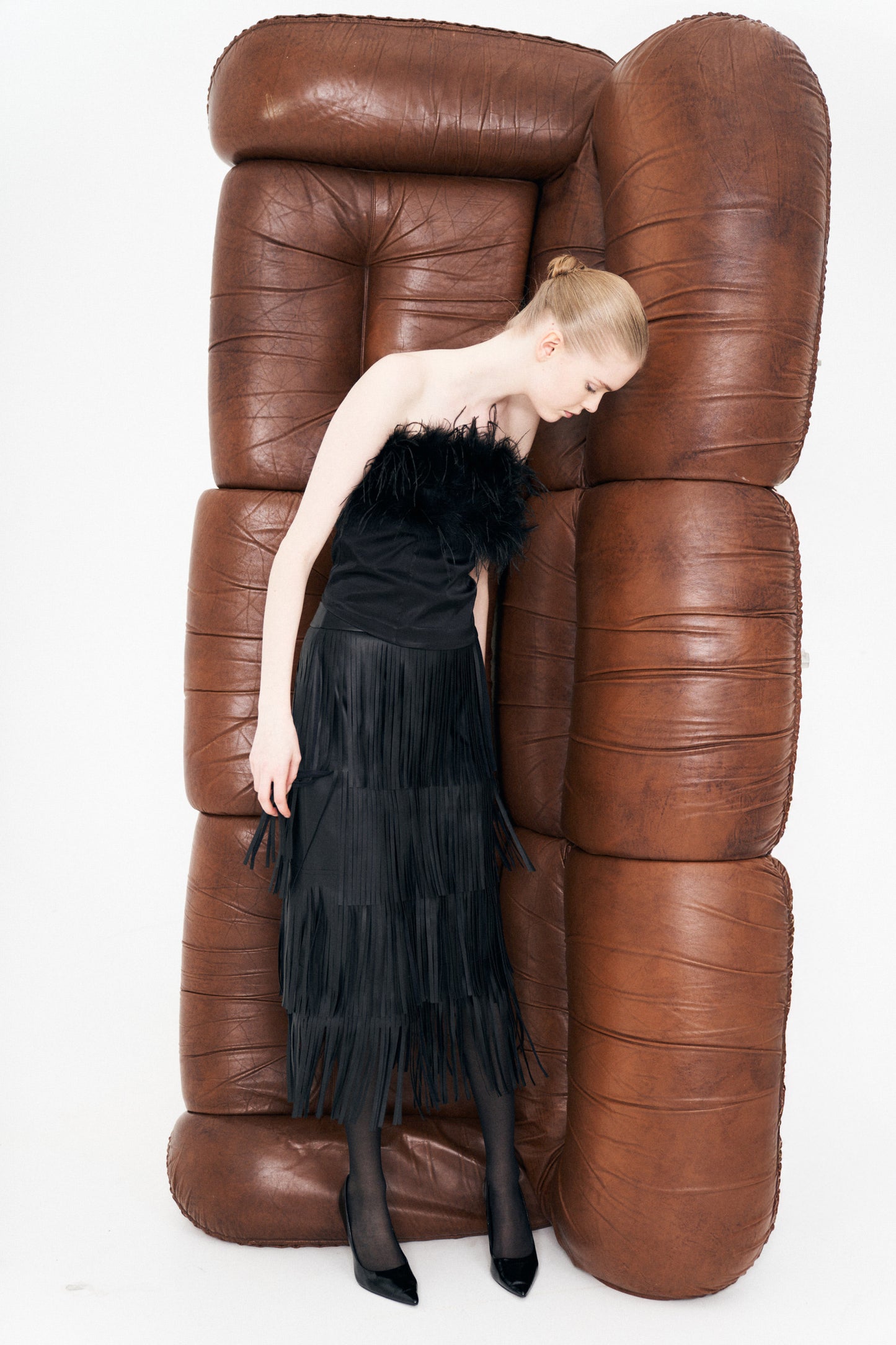 Lumina - Midi Φούστα από Δερματίνη με Πολυεπίπεδα Κρόσσια Μαύρη